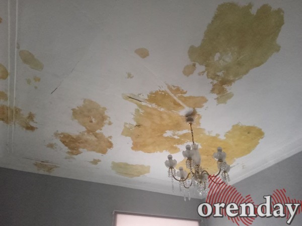 В Оренбурге с домов на ул. Богдана Хмельницкого осыпается штукатурка