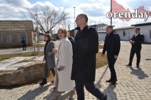 В Соль-Илецке перед приездом Дениса Паслера вычищали центр города и мыли асфальт