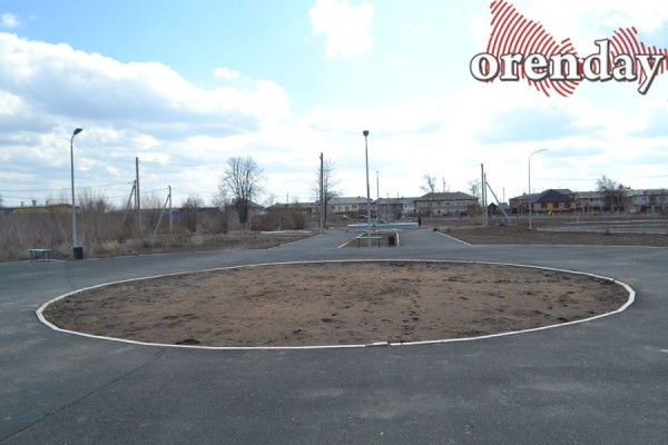 В Соль-Илецке перед приездом Дениса Паслера вычищали центр города и мыли асфальт