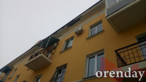 В Оренбурге с домов на ул. Богдана Хмельницкого осыпается штукатурка