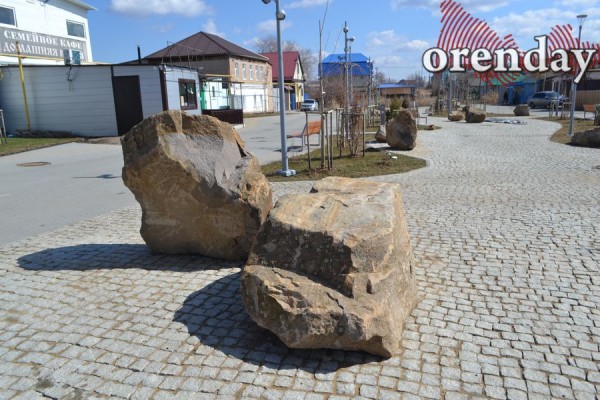 В Соль-Илецке перед приездом Дениса Паслера вычищали центр города и мыли асфальт