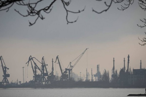 Российские военные освободили от &laquo;Азова&raquo;* мариупольский порт