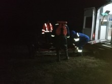 В Оренбуржье спасатели на лодке эвакуировали сельчанина на "большую землю"