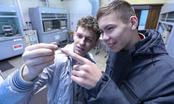 Уральская Сталь организовала для новотроицких школьников День открытых дверей Уральская Сталь организовала для новотроицких школьников День открытых дверей