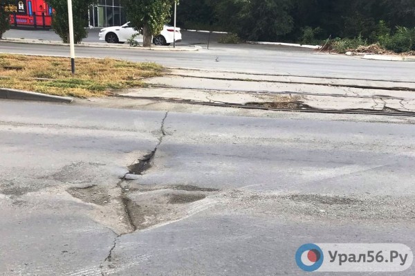 
&laquo;Там ездить невозможно!&raquo;: Глава Орска предложил закрыть проезд по разбитому участку улицы Краматорской        