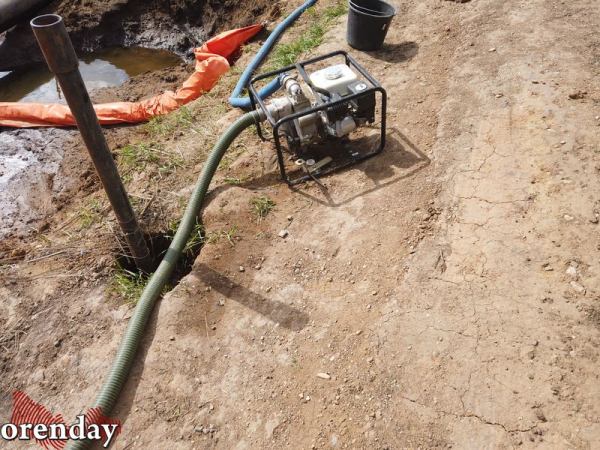 После разгерметизации нефтепровода «Газпромнефти» почва так и остается загрязнённой После разгерметизации нефтепровода «Газпромнефти» почва так и остается загрязнённой