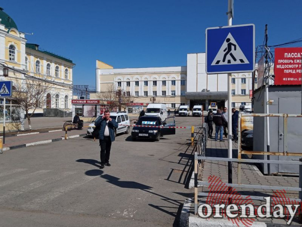 В Оренбурге чиновникам и надзорным органам плевать на состояние привокзальной площади