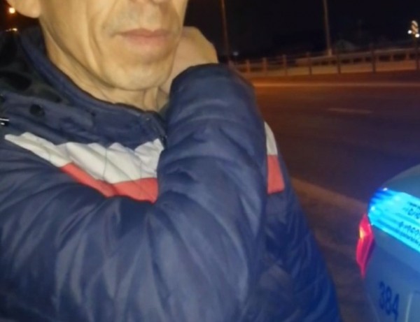 В Оренбурге водитель без прав сунул в бардачок гаишникам 2 000 рублей