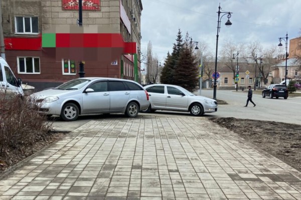 &ldquo;Чудаки на дороге&rdquo;. Парковка на тротуаре в центре города