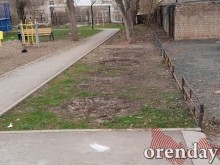 В Оренбурге третий год никому нет дела до проблем благоустроенного двора В Оренбурге третий год никому нет дела до проблем благоустроенного двора