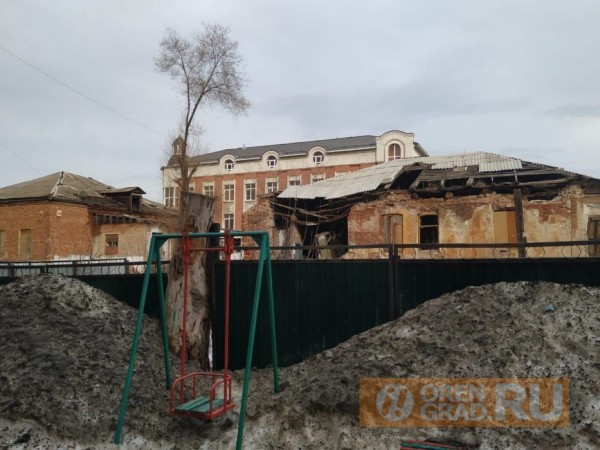 В центре Оренбурга стены старинных домов в любой момент могут рухнуть на людей