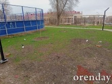 В Оренбурге третий год никому нет дела до проблем благоустроенного двора В Оренбурге третий год никому нет дела до проблем благоустроенного двора