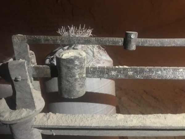 В Шарлыке механизатор задержан за кражу 13 мешков с зерноотходами