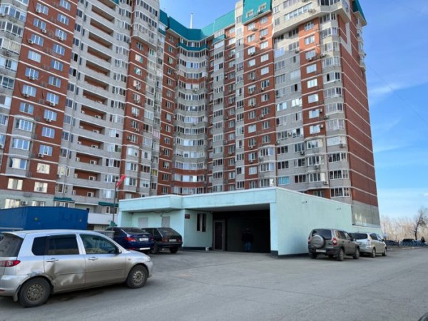 А что вместо парковки? Жители многоэтажек на проспекте Победы обеспокоены строительством новой дороги под окнами